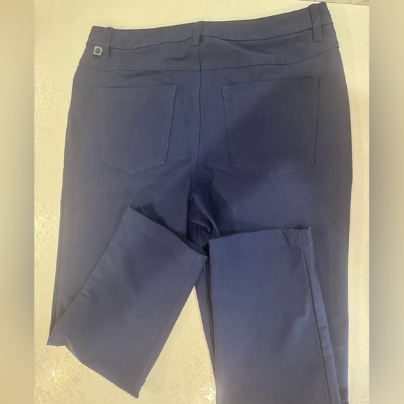 *LIKE NEW* Men’s lululemon work pants - Picture 4 of 5